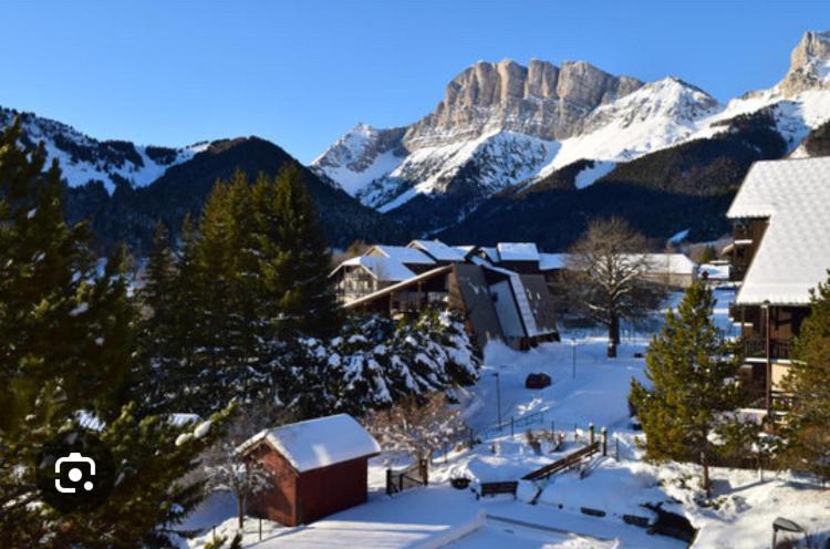 Petit Studio Mansarde 18 M2 Avec Navette Gratuit Aux Pistes De Ski Gresse-en-Vercors Buitenkant foto